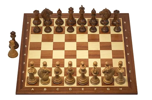 Chess set composed of Rio Staunton pieces by House of Chess and a Wegiel Handmade Wooden Chess Board. The pieces are made of Ringy rosewood 