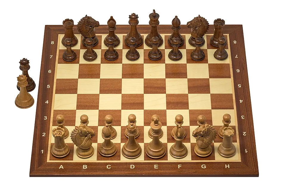 Chess set composed of Rio Staunton pieces by House of Chess and a Wegiel Handmade Wooden Chess Board. The pieces are made of Ringy rosewood 